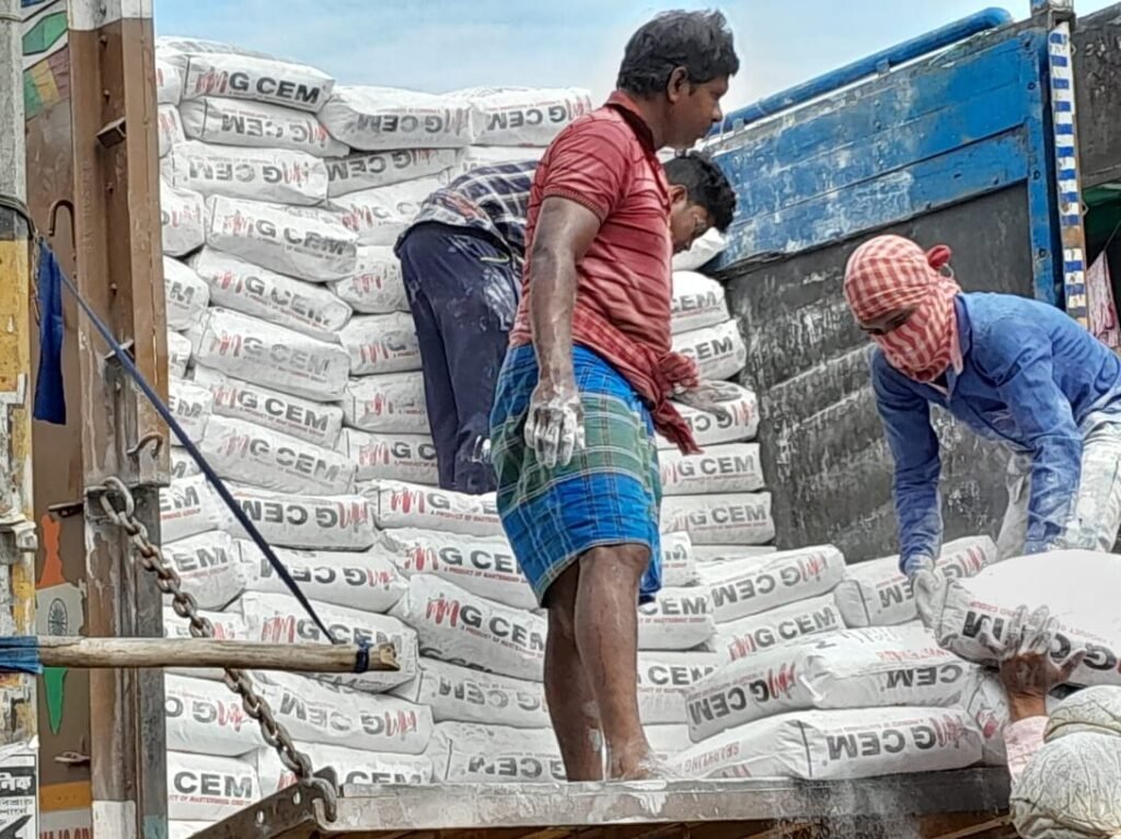 Unloading 35 Tons MG CEM India Ka Number One Premium White Cement Wash